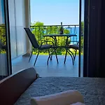 And Matika Ρόβινι
