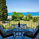 And Matika Ρόβινι